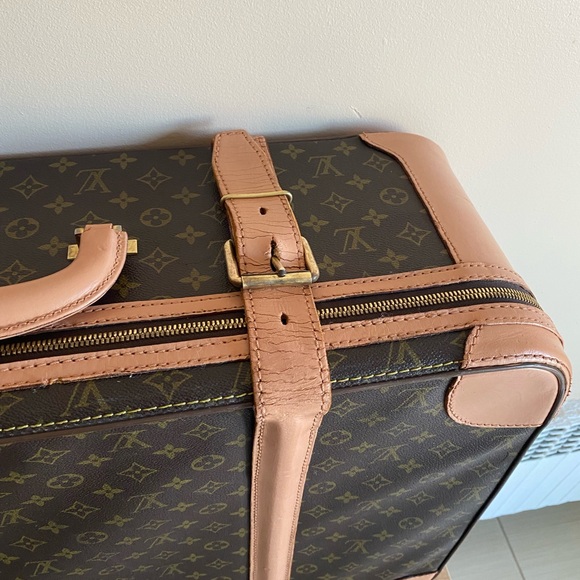 Authentic Louis Vuitton suitcase - Picture 2 of 13